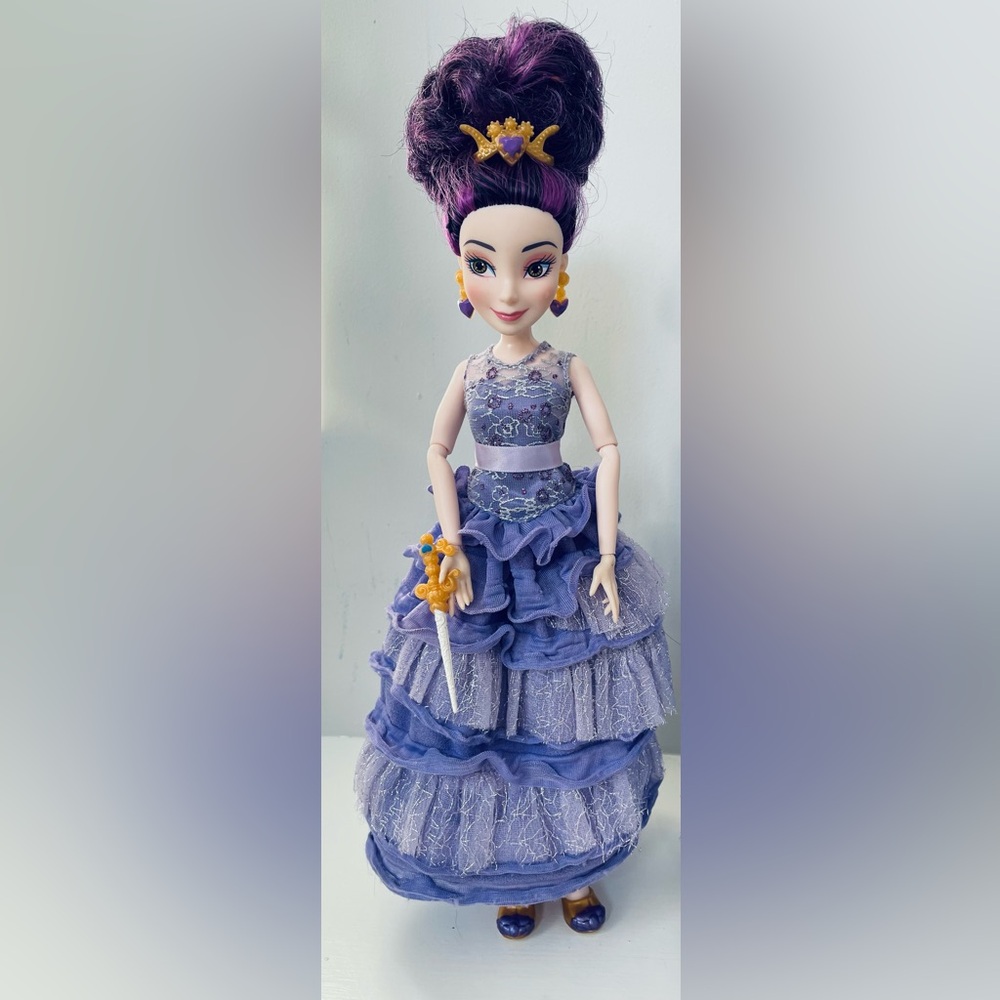Disney Descendants Mal 11” Deluxe Coronation Doll Dress & Accessories